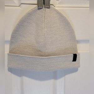 Lululemon alpine air beanie
